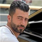 Ich kann in vielen Bereichen helfen wie Mathe Migration, Papier ausfüllen. Übersetzen für die Leute